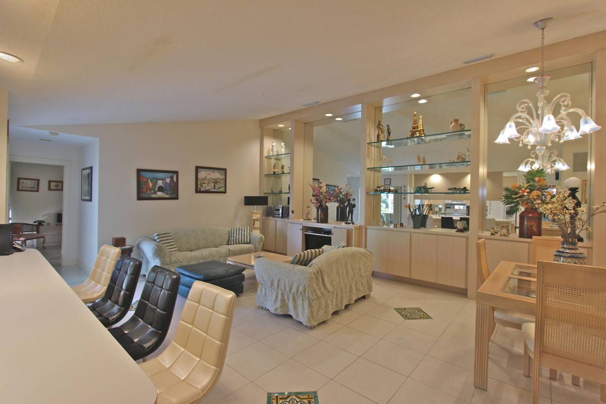 Apartment for rent at 10201 Chapman Oak Court, Palm Beach Gardens, FL 33410