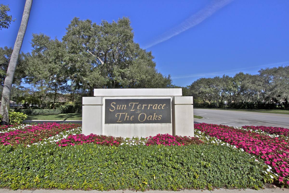 Apartment for rent at 10201 Chapman Oak Court, Palm Beach Gardens, FL 33410