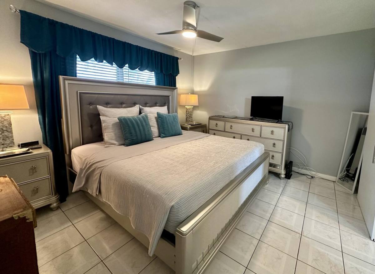 Apartment for rent at 1001 NE 8th Ave #102, Delray Beach, FL 33483