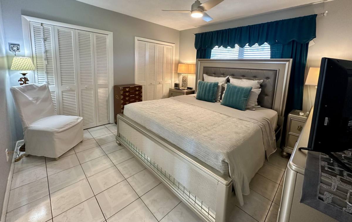 Apartment for rent at 1001 NE 8th Ave #102, Delray Beach, FL 33483