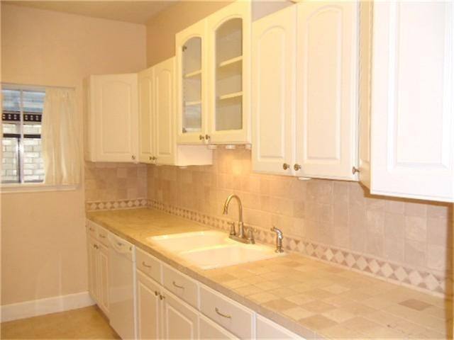 Townhouse for rent at 2924 Holly Hall St, Houston, TX 77054