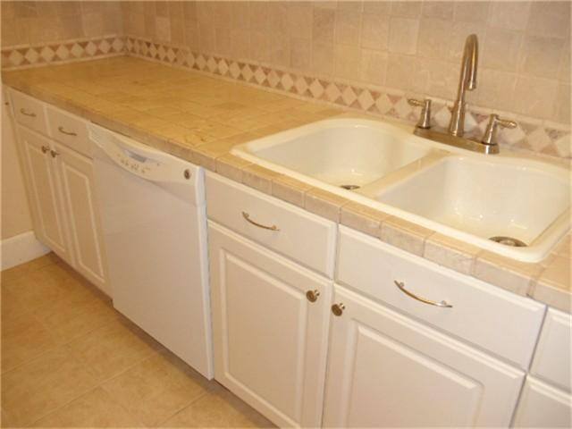 Townhouse for rent at 2924 Holly Hall St, Houston, TX 77054