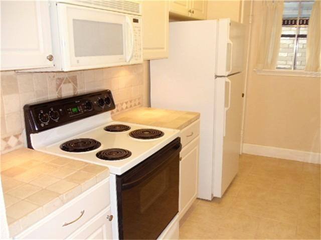 Townhouse for rent at 2924 Holly Hall St, Houston, TX 77054