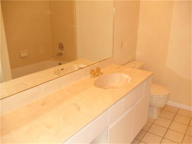Townhouse for rent at 2924 Holly Hall St, Houston, TX 77054