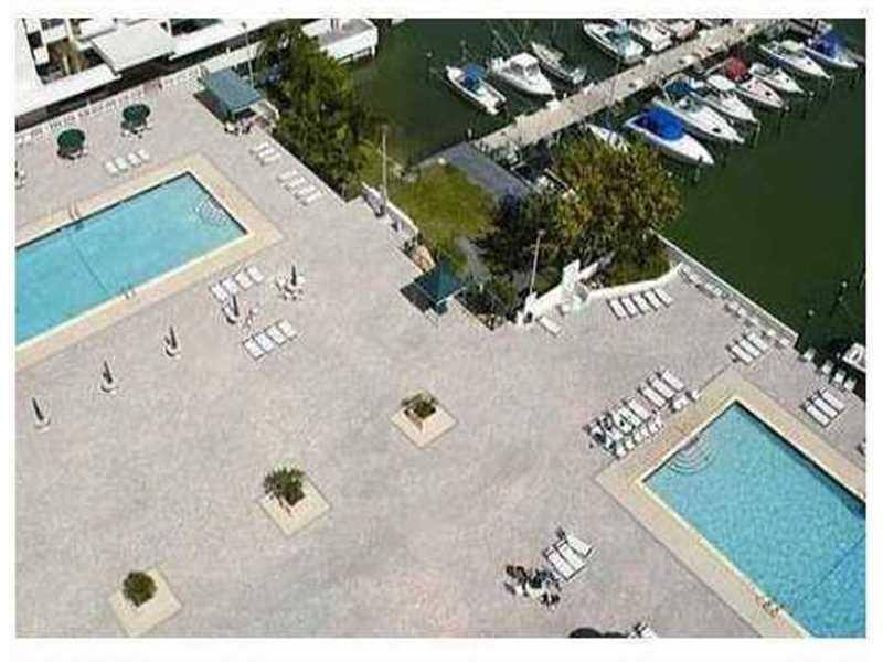 Apartment for rent at 18031 Biscayne Blvd #10043, North Miami Beach, FL 33160