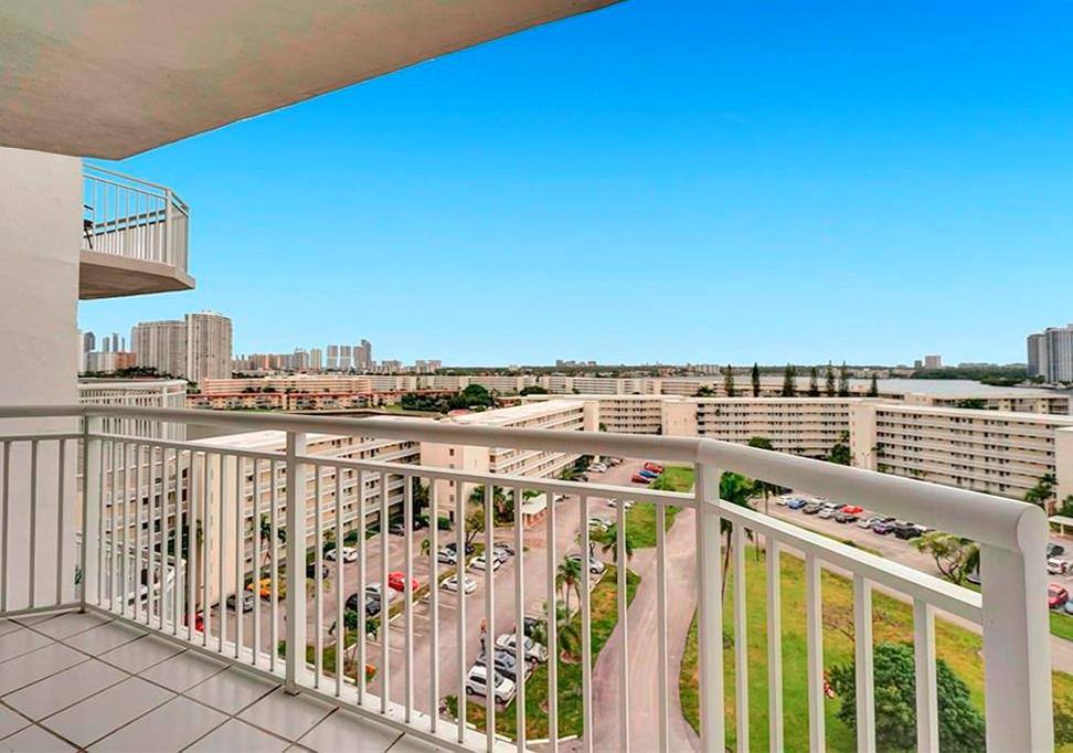 Apartment for rent at 18031 Biscayne Blvd #10043, North Miami Beach, FL 33160