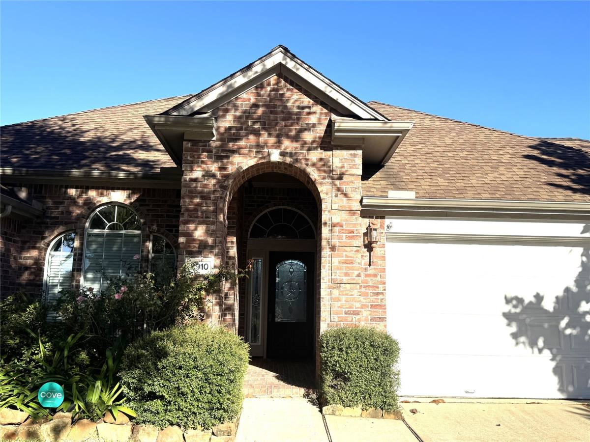 Apartment for rent at 2910 Sandleigh Dr, Spring, TX 77388