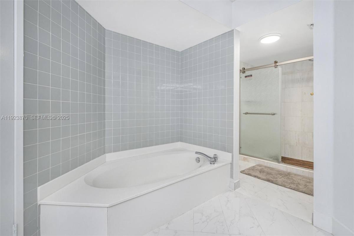 Apartment for rent at 3400 NE 192 St #1808, Miami, FL 33180