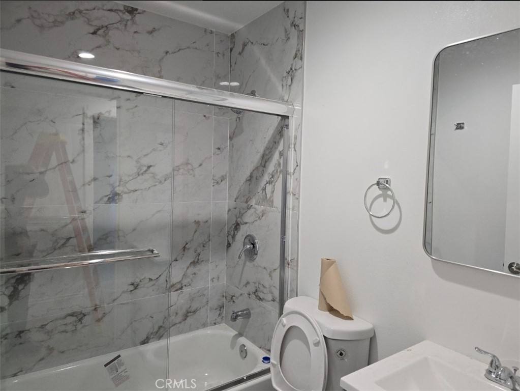 Apartment for rent at 1319 E 59th Place, Los Angeles, CA 90001