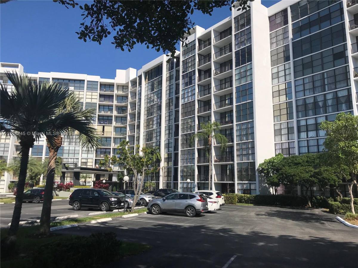 Apartment for rent at 1000 Parkview Dr #627, Hallandale, FL 33009