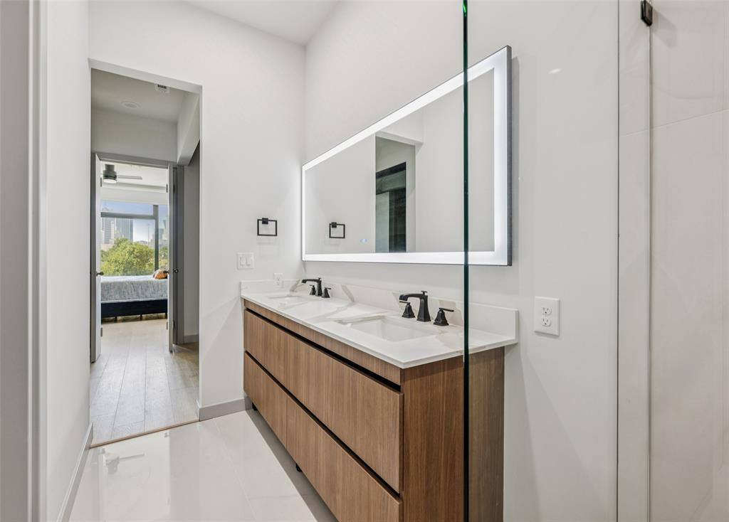 Townhouse for rent at 1874 Beaumont St, Dallas, TX 75215