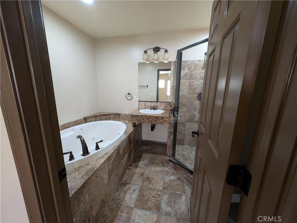 27160 Vista Rd #15, Helendale, CA 92342 - Condo for Rent - Image 3