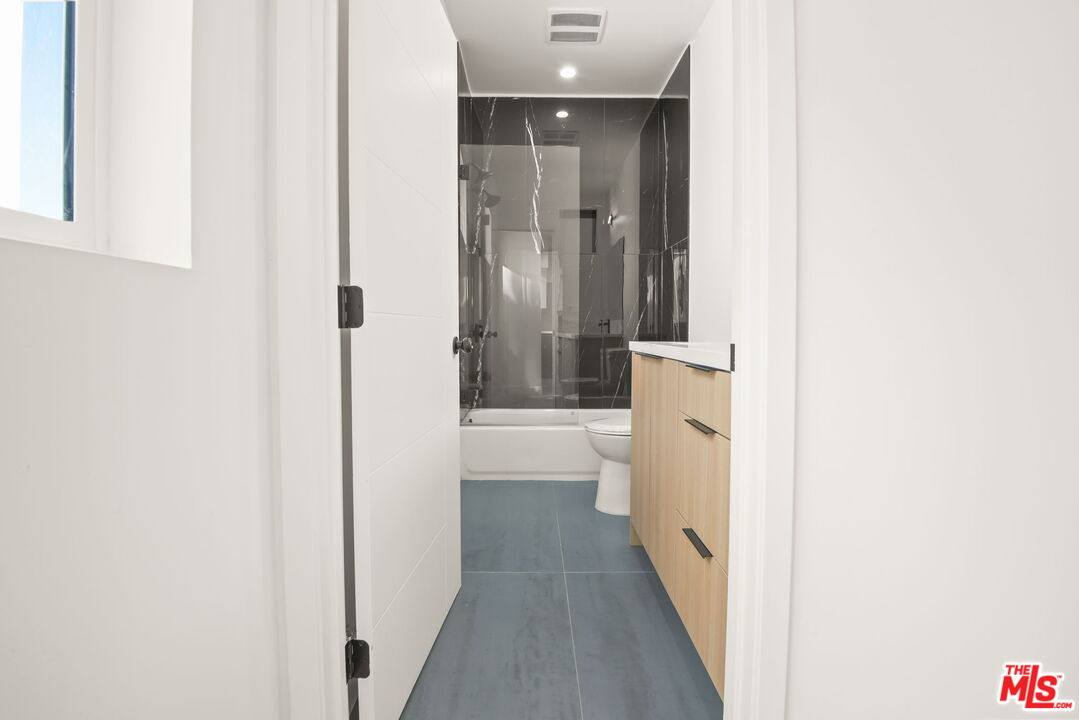Apartment for rent at 1709 Burnside Ave #17091 2, Los Angeles, CA 90019