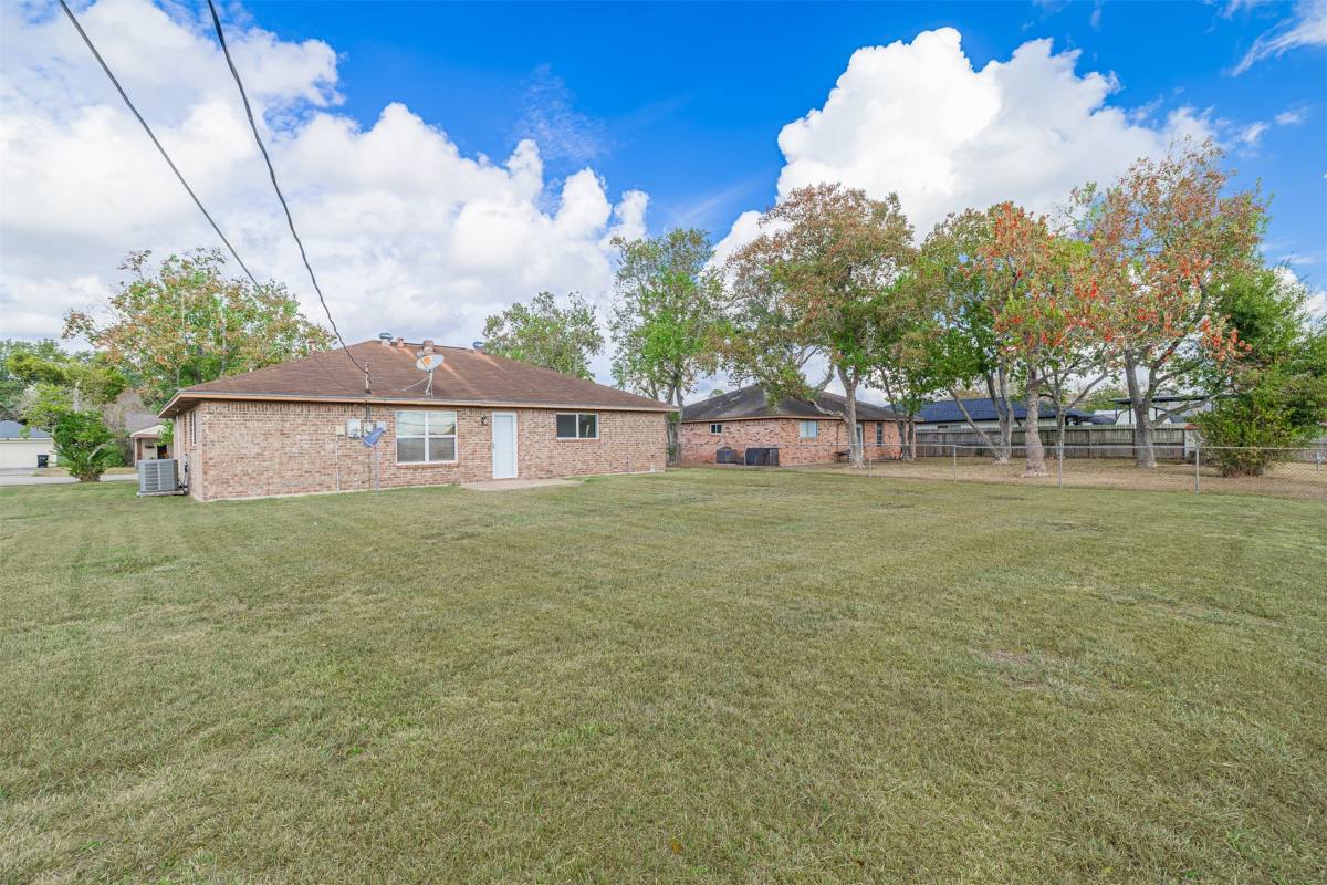 Apartment for rent at 1615 Junker St, Rosenberg, TX 77471
