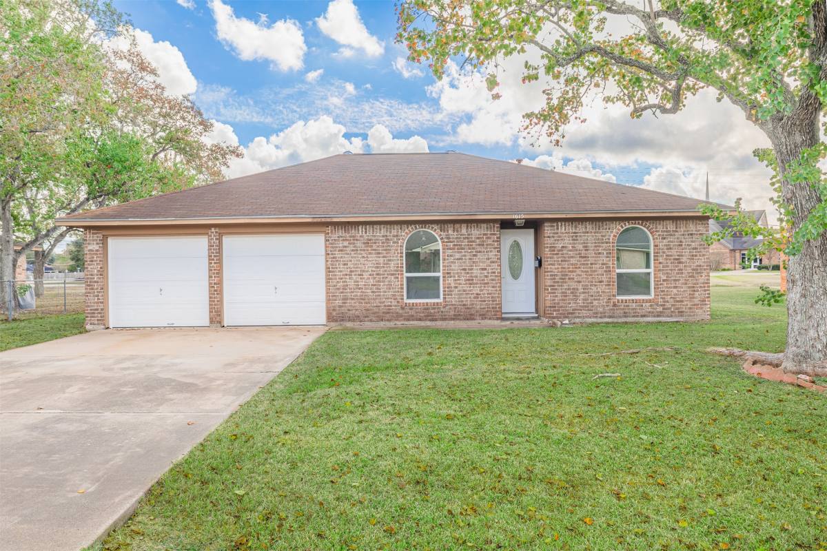 Apartment for rent at 1615 Junker St, Rosenberg, TX 77471
