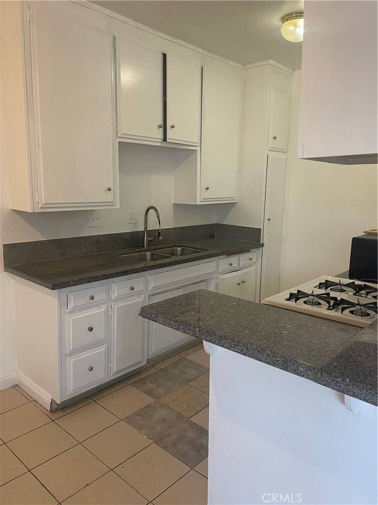 Apartment for rent at 15900 Vanowen St #1590012A, Van Nuys, CA 91406