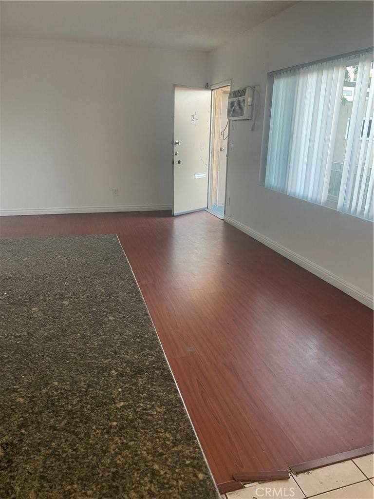 Apartment for rent at 15900 Vanowen St #1590012A, Van Nuys, CA 91406