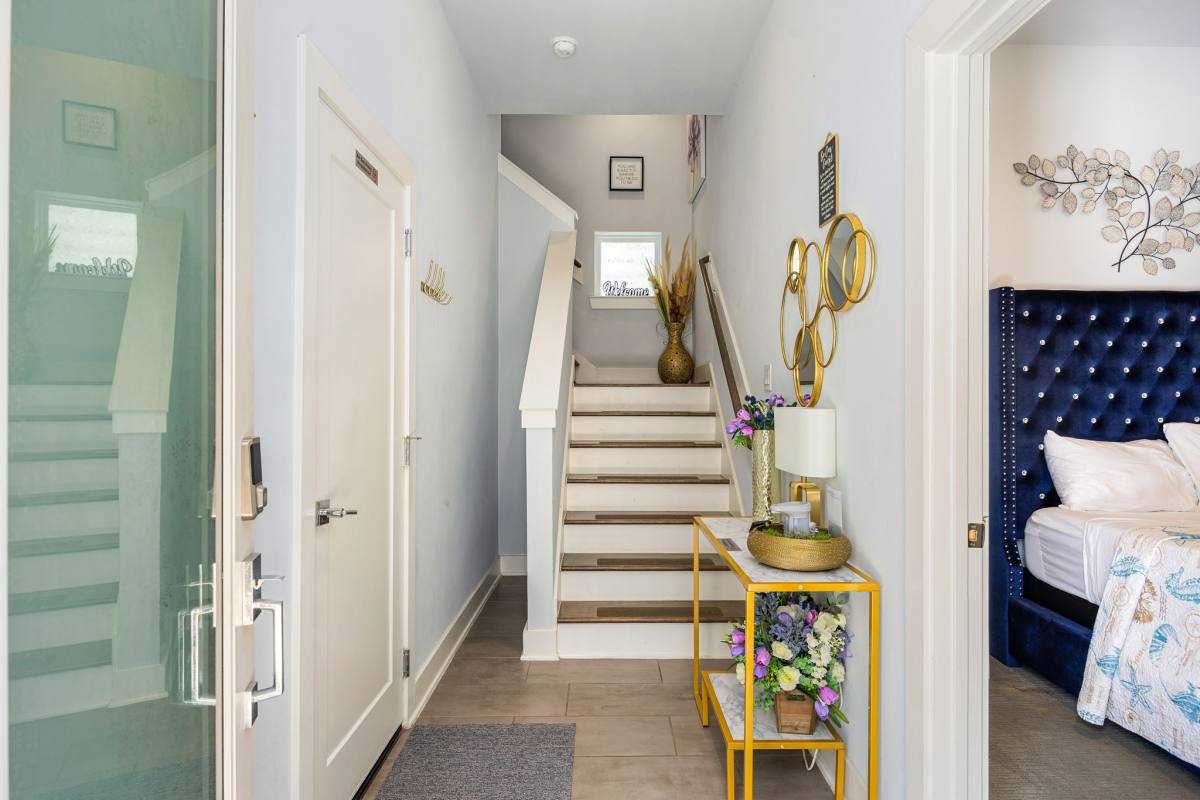 Townhouse for rent at 5815 Fairdale Lane #5815C, Houston, TX 77057