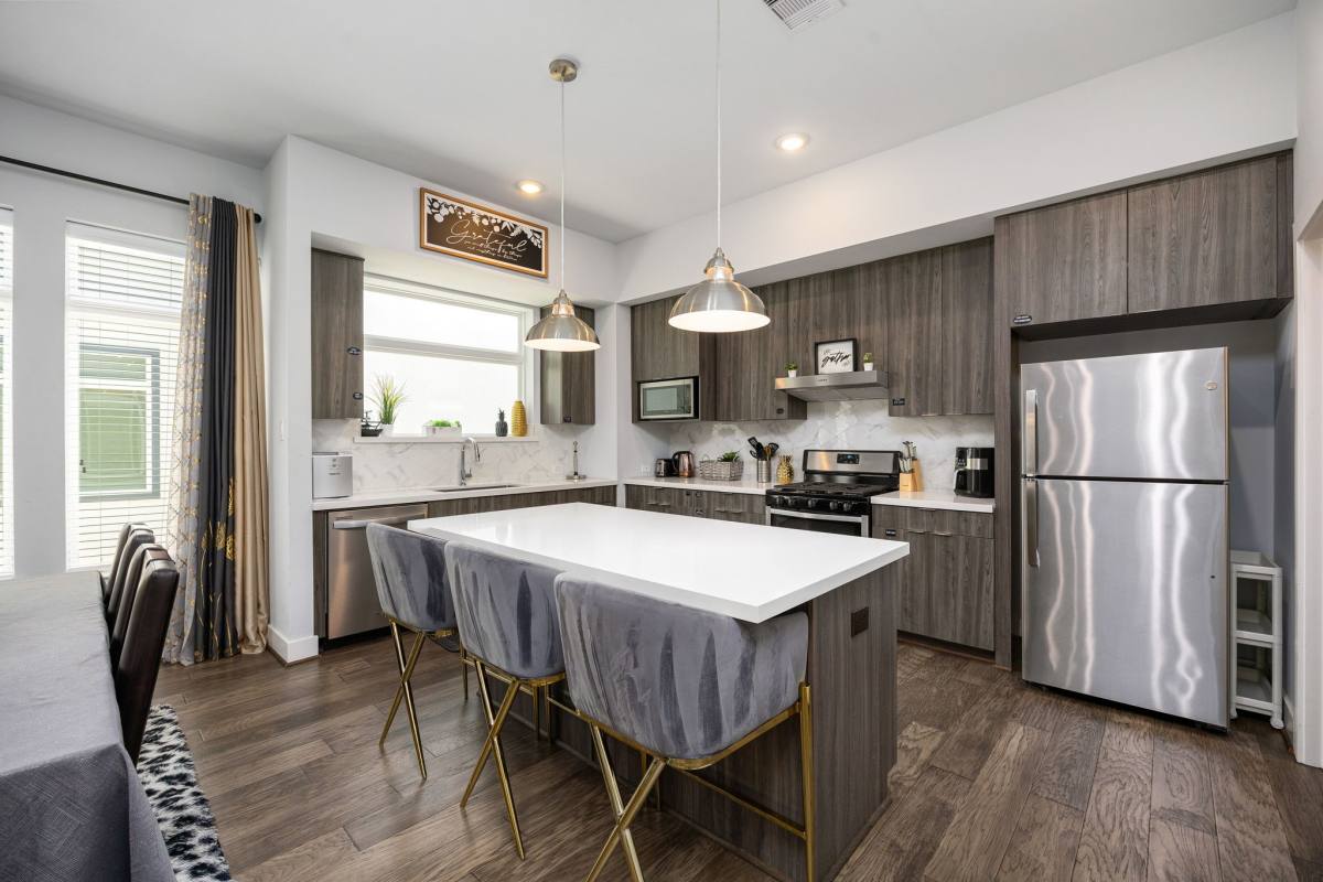 Townhouse for rent at 5815 Fairdale Lane #5815C, Houston, TX 77057