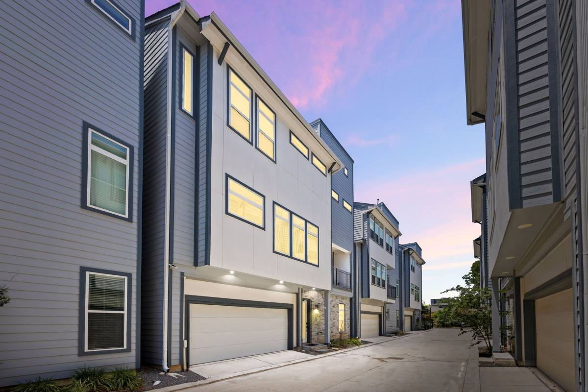 Townhouse for rent at 5815 Fairdale Lane #5815C, Houston, TX 77057