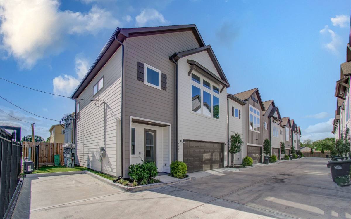 Townhouse for rent at 774 Paul Quinn St #774F, Houston, TX 77091