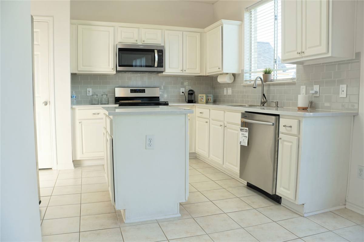 Apartment for rent at 1702 River Trail, Sugar Land, TX 77479