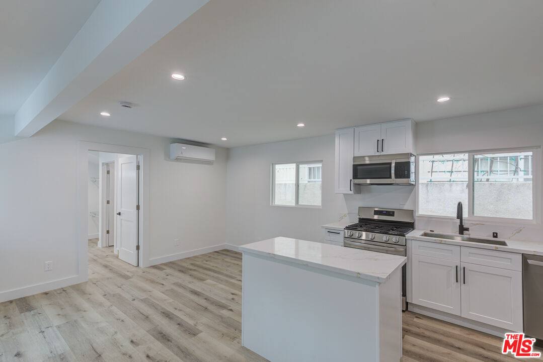 Apartment for rent at 11918 Rochester Ave, Los Angeles, CA 90025