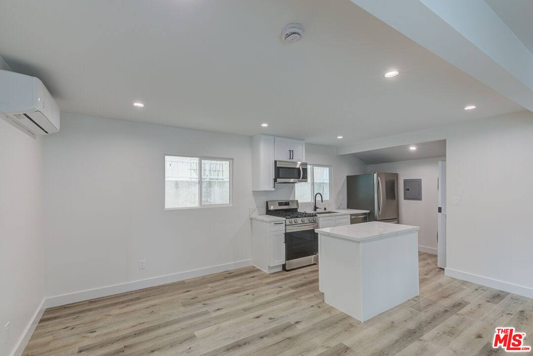 Apartment for rent at 11918 Rochester Ave, Los Angeles, CA 90025