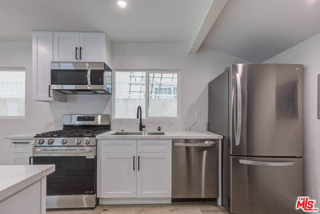 Apartment for rent at 11918 Rochester Ave, Los Angeles, CA 90025
