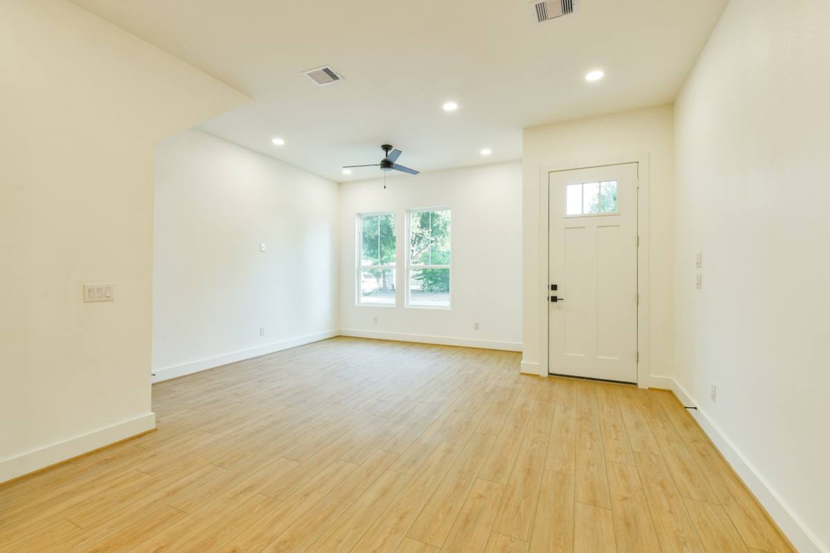 Apartment for rent at 162 Wallace St #162A, Houston, TX 77022