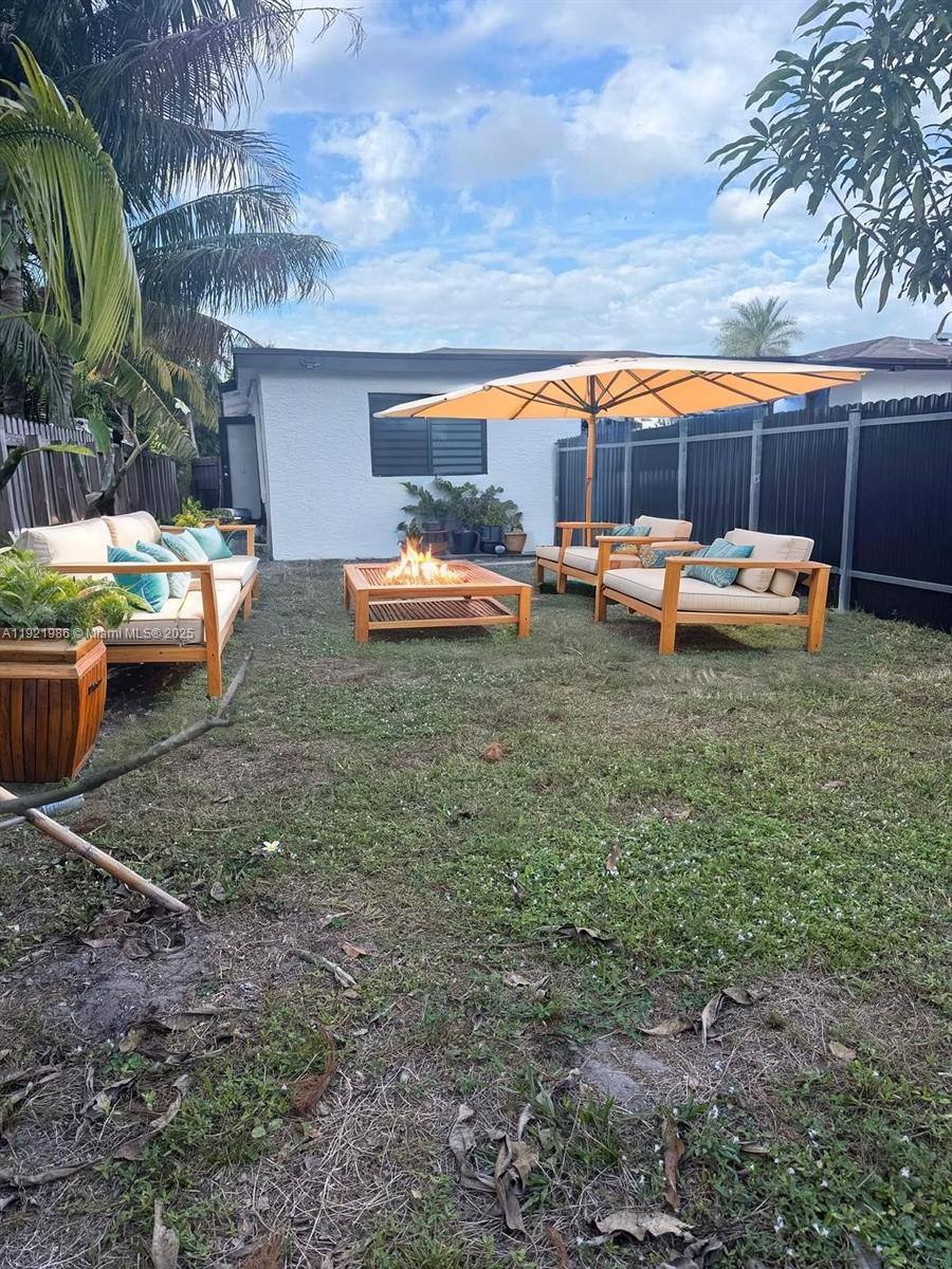 Apartment for rent at 4240 SW 27th St #2, Hollywood, FL 33023