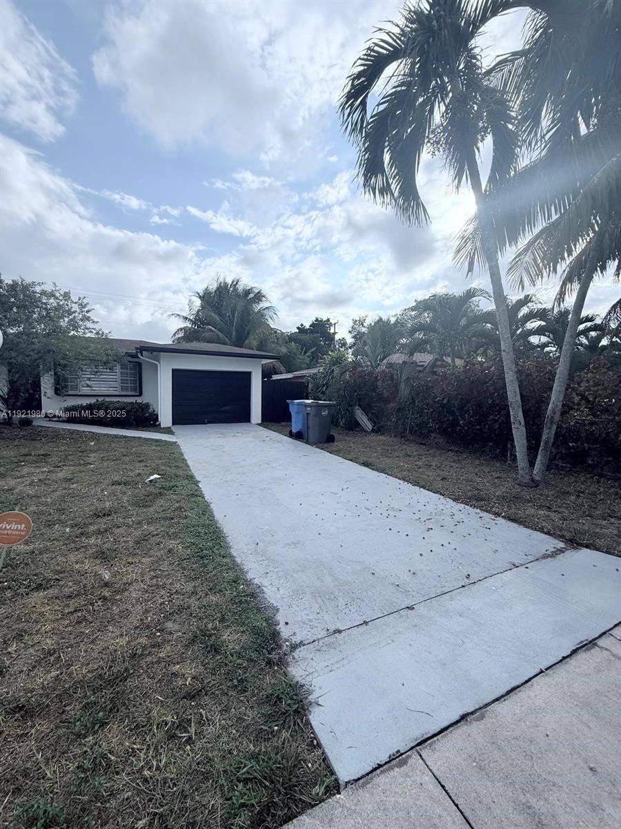 Apartment for rent at 4240 SW 27th St #2, Hollywood, FL 33023