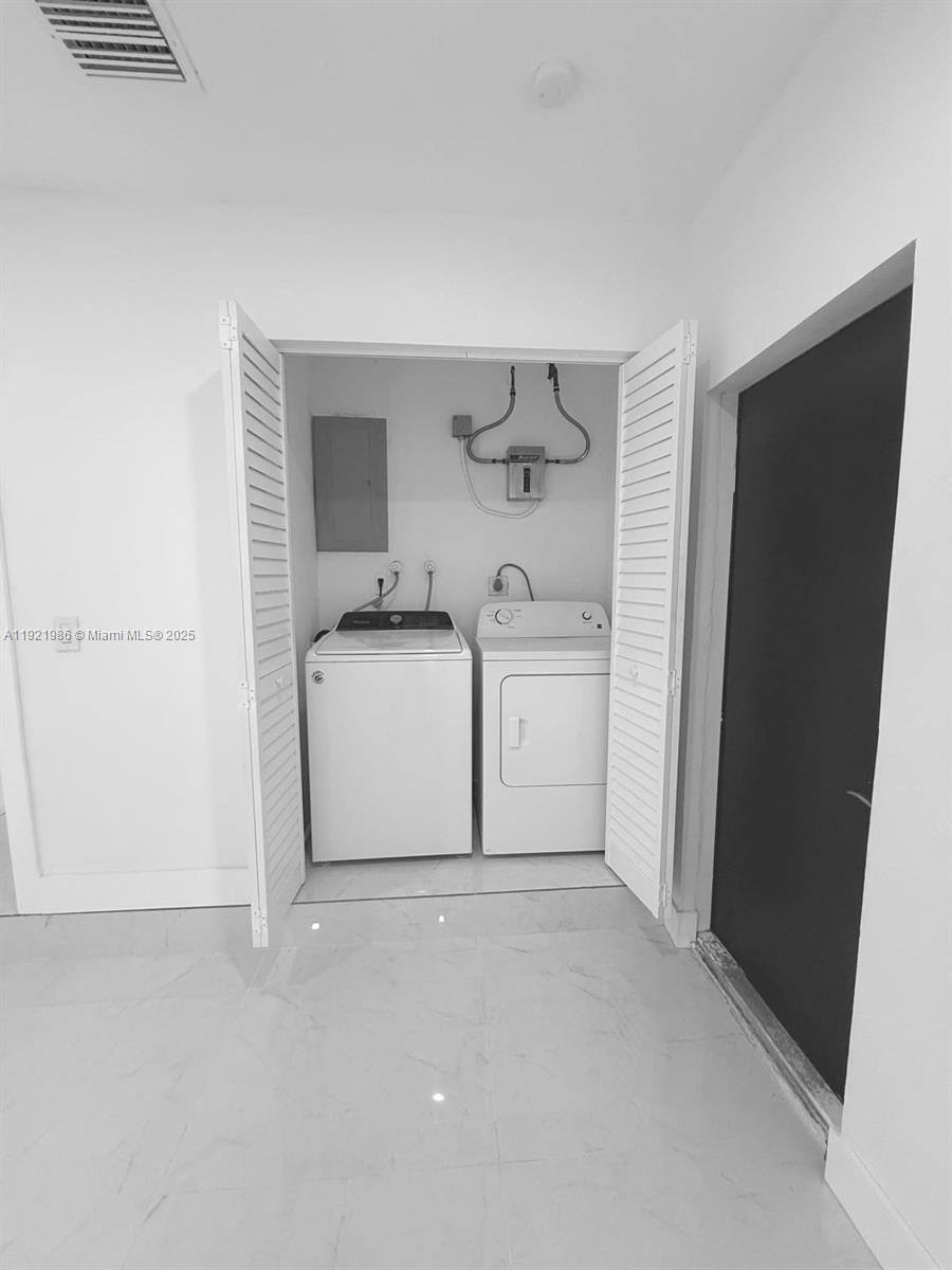 Apartment for rent at 4240 SW 27th St #2, Hollywood, FL 33023