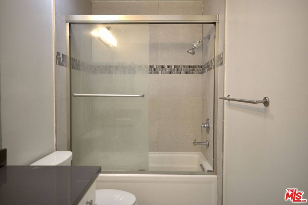 Apartment for rent at 1033 6th St #302, Santa Monica, CA 90403
