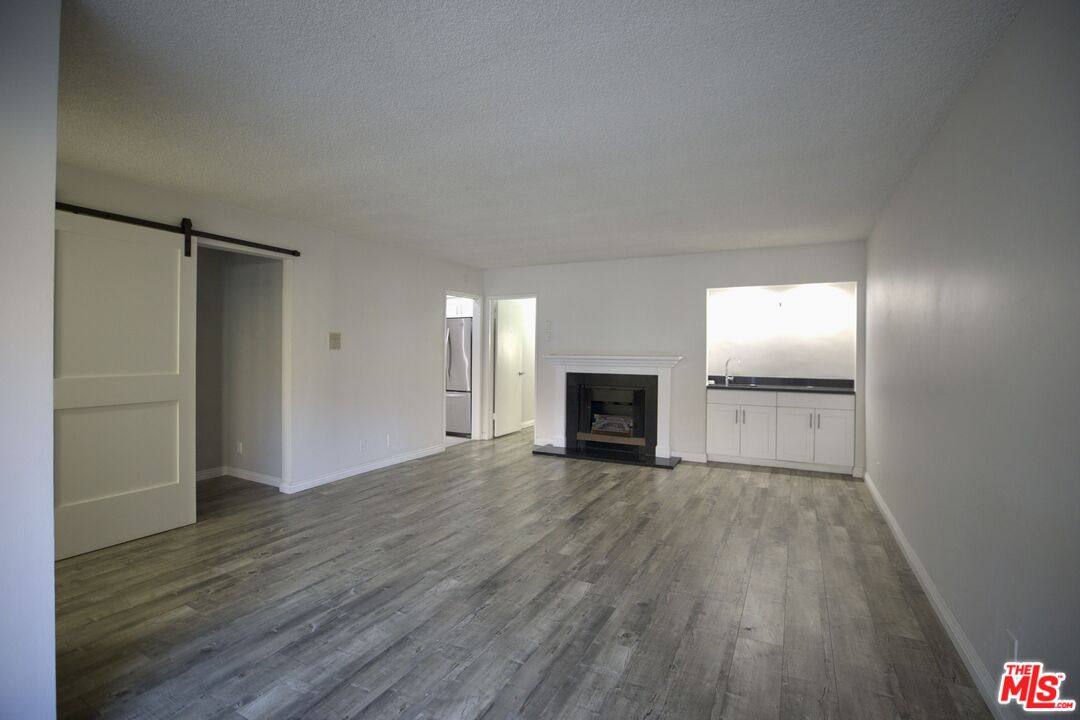 Apartment for rent at 1033 6th St #302, Santa Monica, CA 90403
