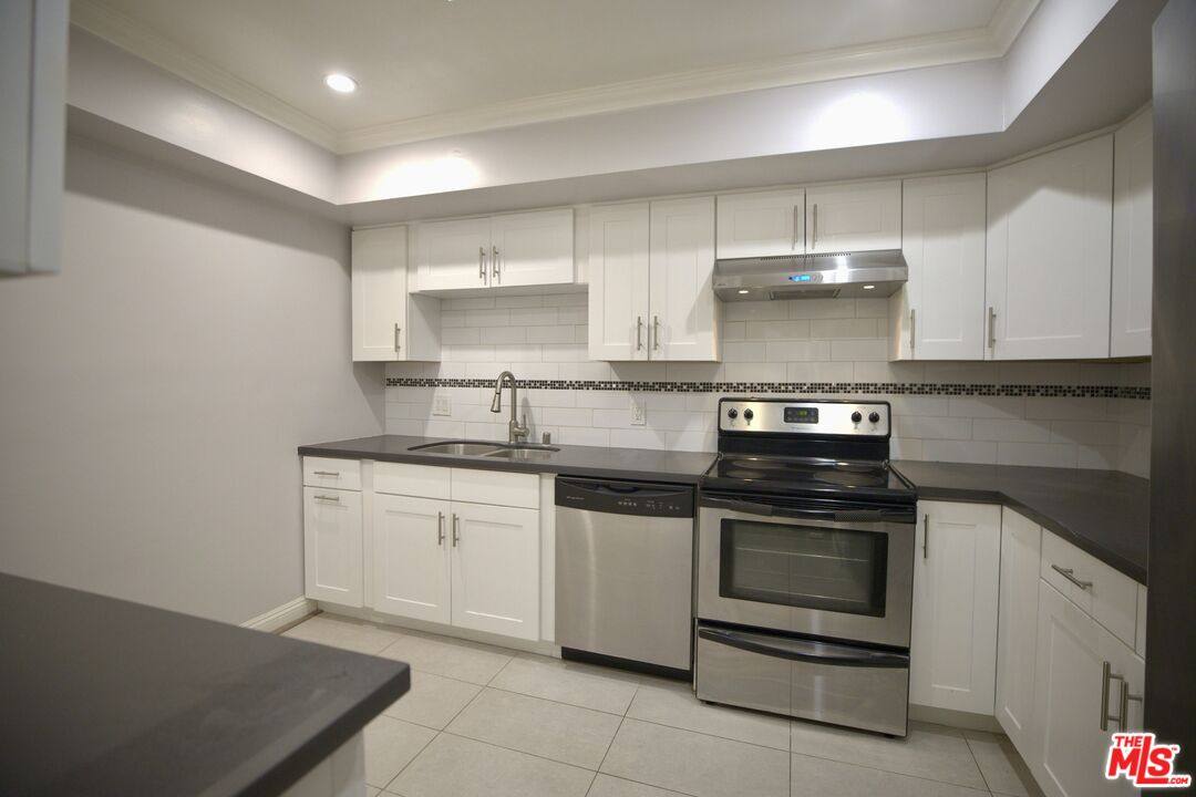 Apartment for rent at 1033 6th St #302, Santa Monica, CA 90403