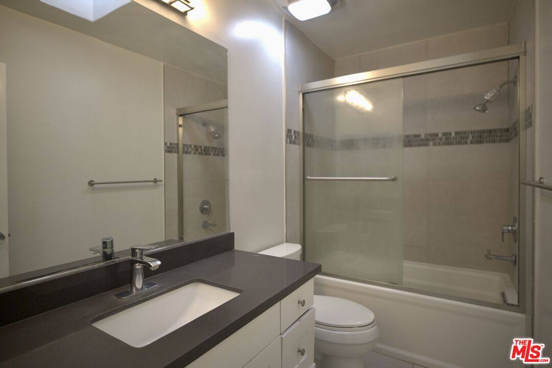 Apartment for rent at 1033 6th St #302, Santa Monica, CA 90403