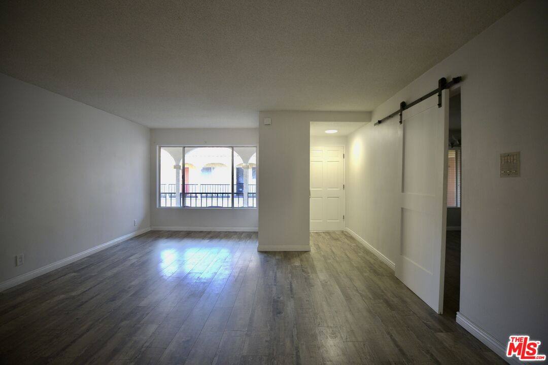 Apartment for rent at 1033 6th St #302, Santa Monica, CA 90403