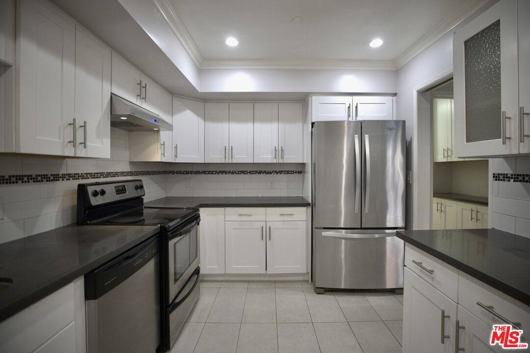 Apartment for rent at 1033 6th St #302, Santa Monica, CA 90403