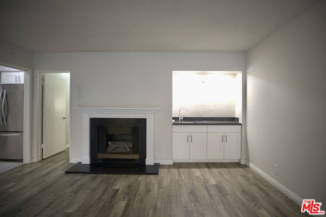 Apartment for rent at 1033 6th St #302, Santa Monica, CA 90403