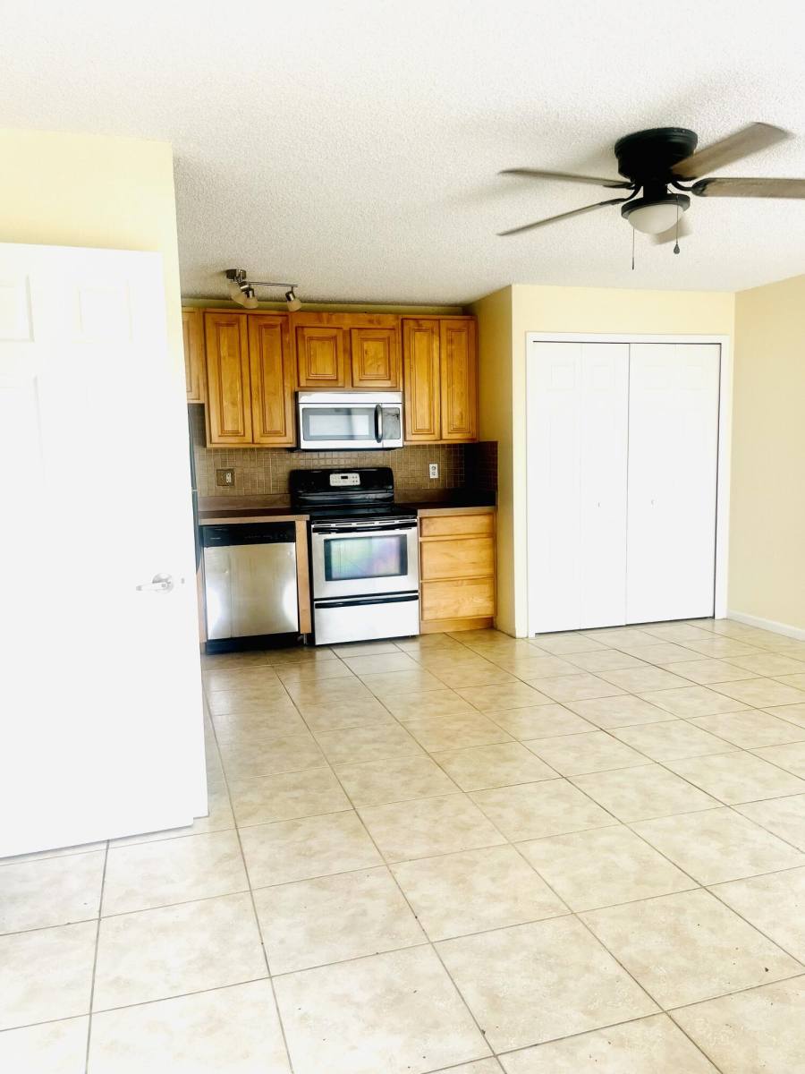 Condo for rent at 635 Executive Center Dr #635M202, West Palm Beach, FL 33401
