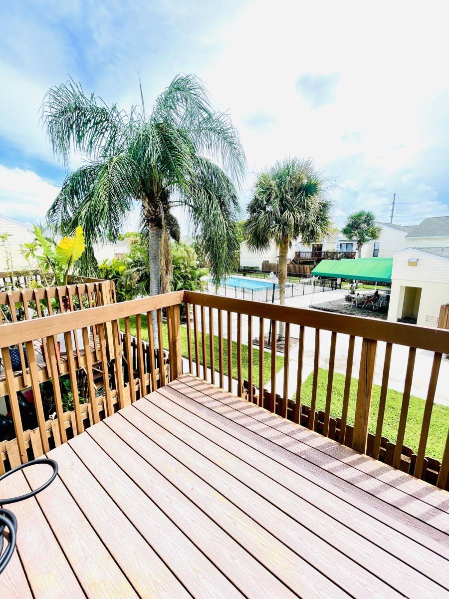 Condo for rent at 635 Executive Center Dr #635M202, West Palm Beach, FL 33401