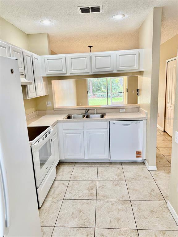 Townhouse for rent at 29920 Playa Del Rey Lane, Wesley Chapel, FL 33543