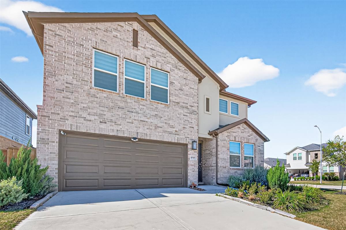 Apartment for rent at 9747 Pettus Creek Dr, Cypress, TX 77433