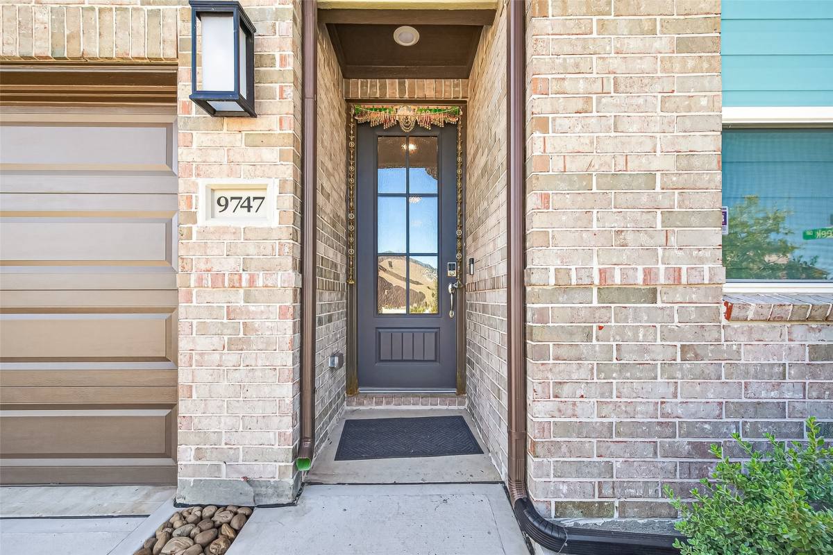 Apartment for rent at 9747 Pettus Creek Dr, Cypress, TX 77433
