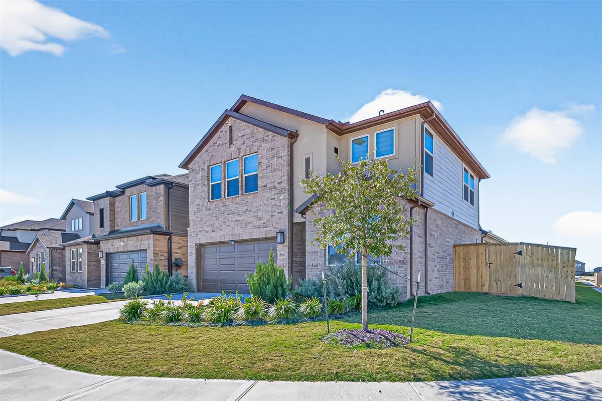 Apartment for rent at 9747 Pettus Creek Dr, Cypress, TX 77433