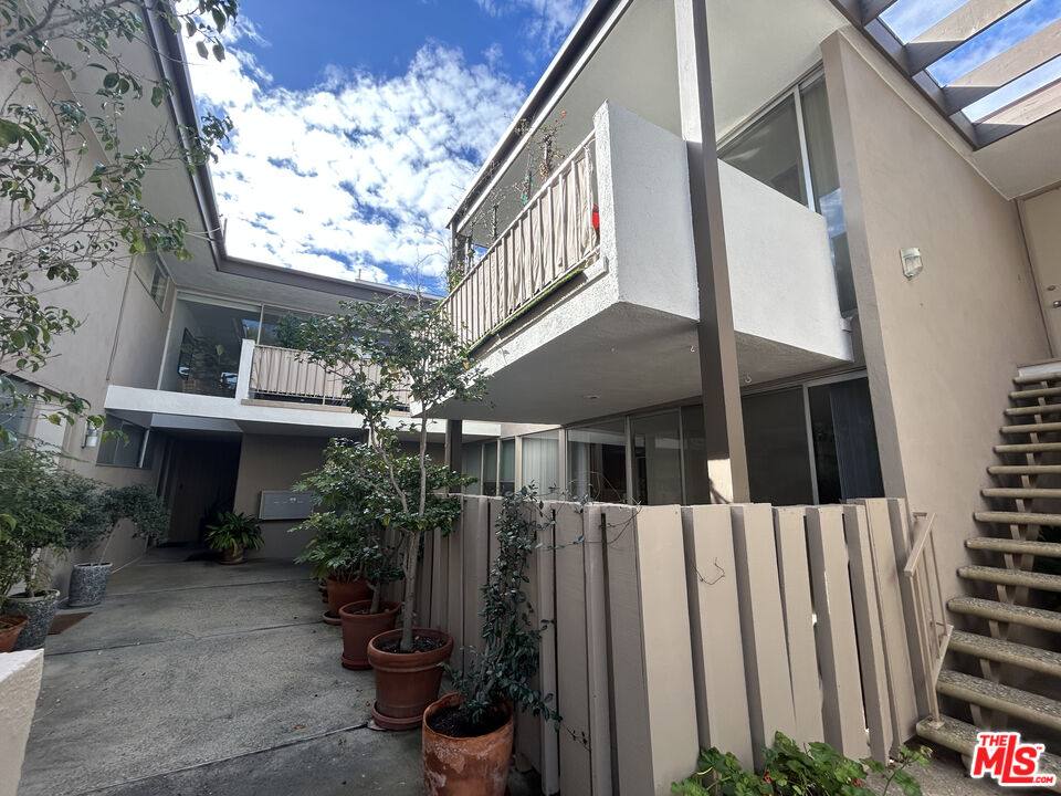 Townhouse for rent at 833 Moraga Dr #833-6, Los Angeles, CA 90049