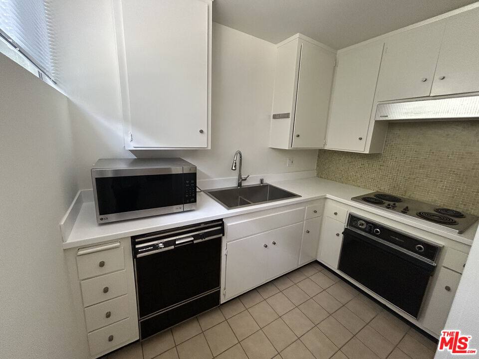 Townhouse for rent at 833 Moraga Dr #833-6, Los Angeles, CA 90049