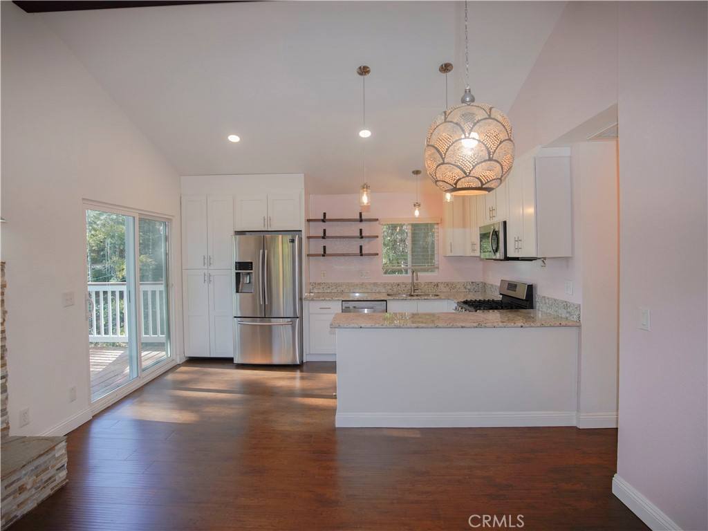 810 W Victoria Court #810, Lake Arrowhead, CA 92352 - Apartment For Rent - Image 8