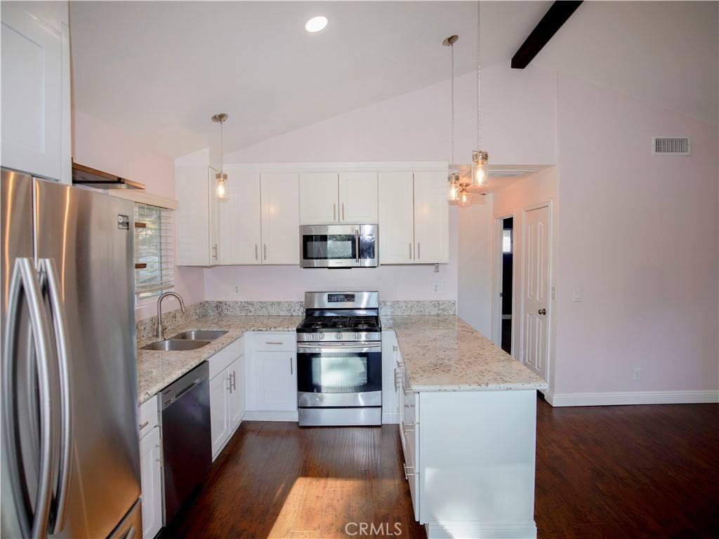 810 W Victoria Court #810, Lake Arrowhead, CA 92352 - Apartment For Rent - Image 9